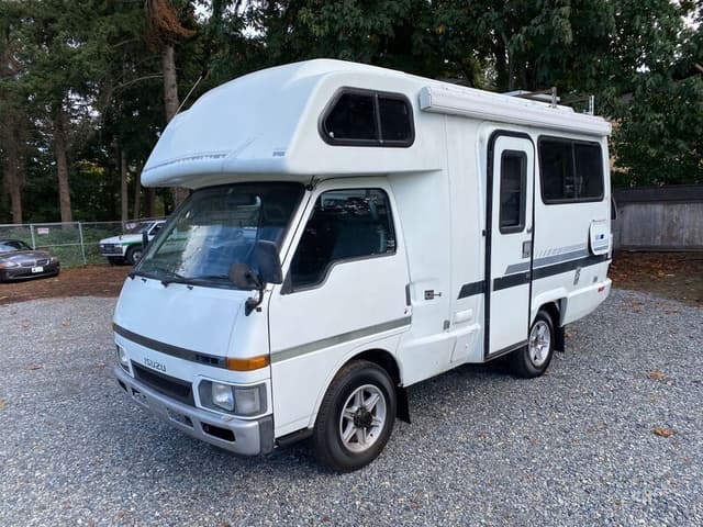 1994 Isuzu JDM car for sale — photo 8 of 10