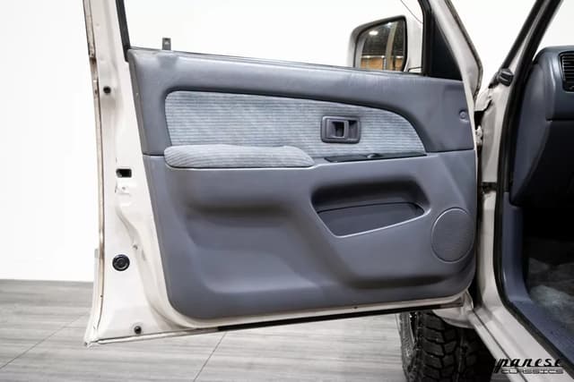 1997 Toyota Hilux Surf JDM car for sale — photo 17 of 25