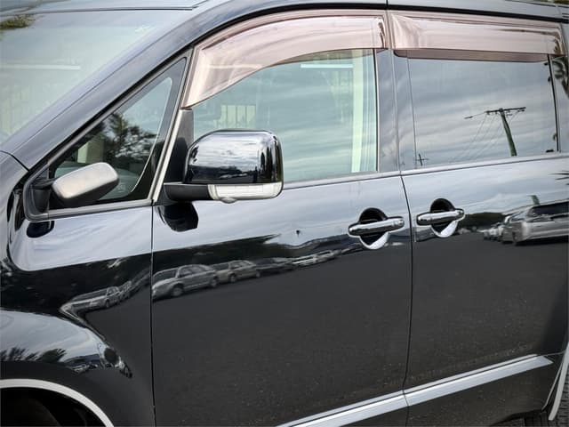 2009 Mitsubishi Delica JDM car for sale — photo 13 of 25