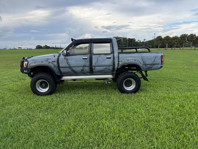 1993 Toyota Hilux JDM car for sale — photo 10 of 25