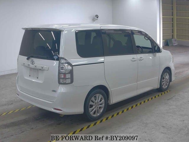 2010 Toyota Voxy JDM car for sale — photo 2 of 6
