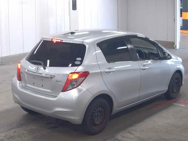2011 Toyota Vitz JDM car for sale — photo 2 of 6