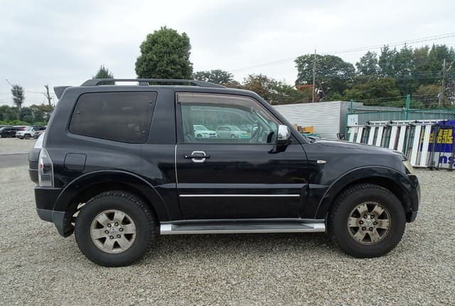 2008 Mitsubishi Pajero JDM car for sale — photo 6 of 25