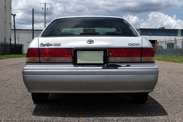 1999 Toyota Crown JDM car for sale — photo 8 of 19