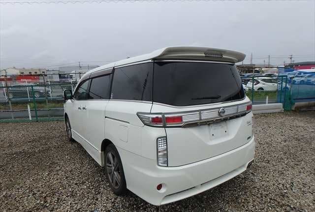 2011 Nissan Elgrand JDM car for sale — photo 2 of 25