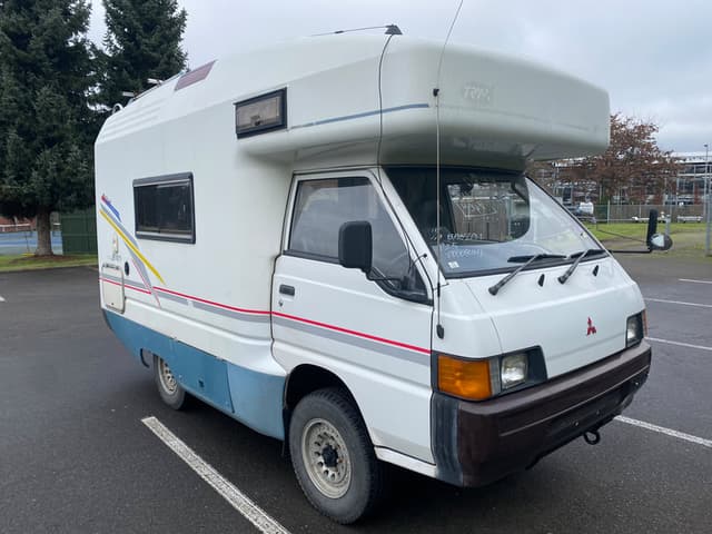1995 Mitsubishi Delica JDM car for sale — photo 2 of 10