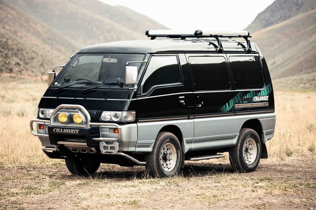 1992 Mitsubishi Delica JDM car for sale — photo 2 of 25