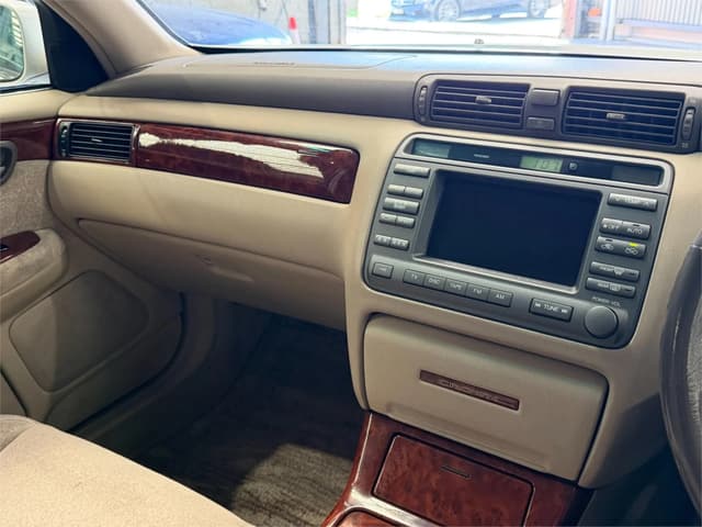 1999 Toyota Crown JDM car for sale — photo 17 of 19