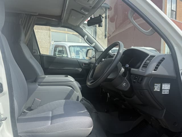 2005 Toyota HiAce JDM car for sale — photo 5 of 17