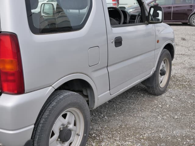 2000 Suzuki Jimny JDM car for sale — photo 17 of 25