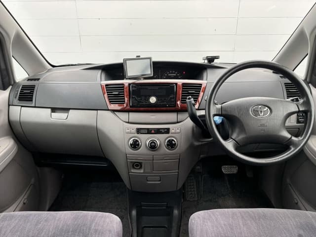 2001 Toyota Noah JDM car for sale — photo 10 of 25