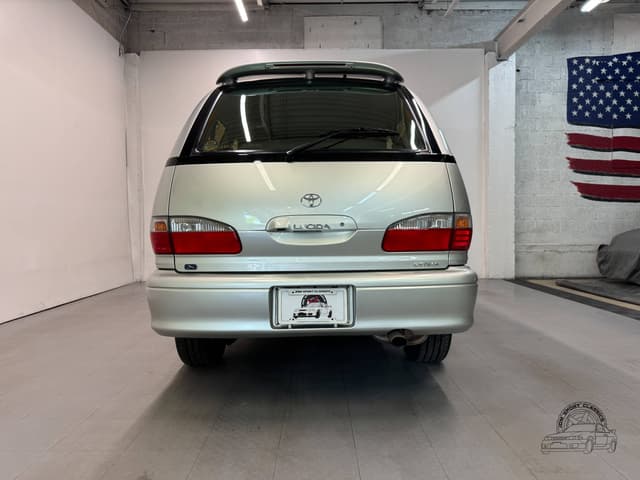 Toyota Estima JDM car for sale — photo 17 of 25