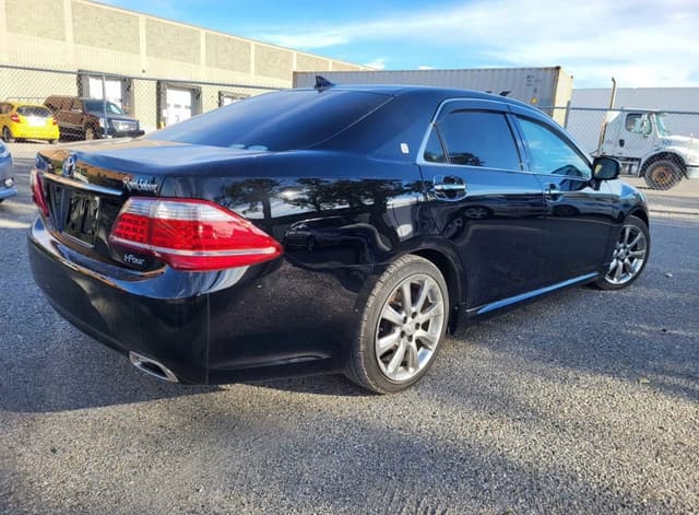 2010 Toyota Crown JDM car for sale — photo 4 of 13