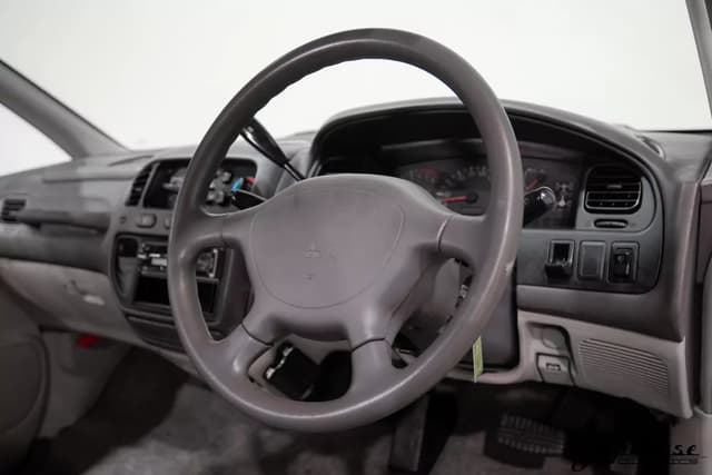 1994 Mitsubishi Delica JDM car for sale — photo 12 of 25