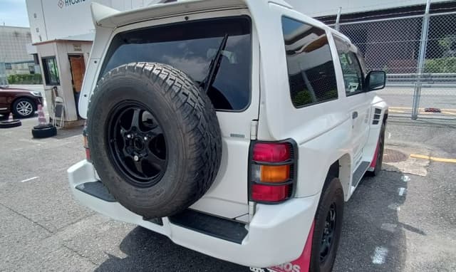 1998 Mitsubishi Pajero JDM car for sale — photo 3 of 20