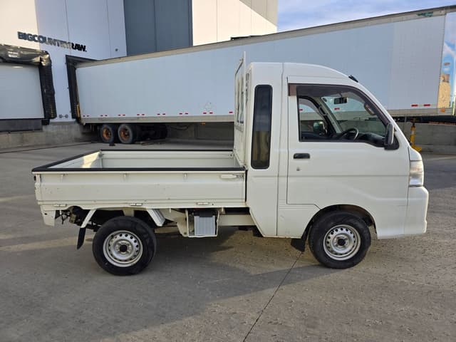 2009 Daihatsu Hijet JDM car for sale — photo 4 of 15