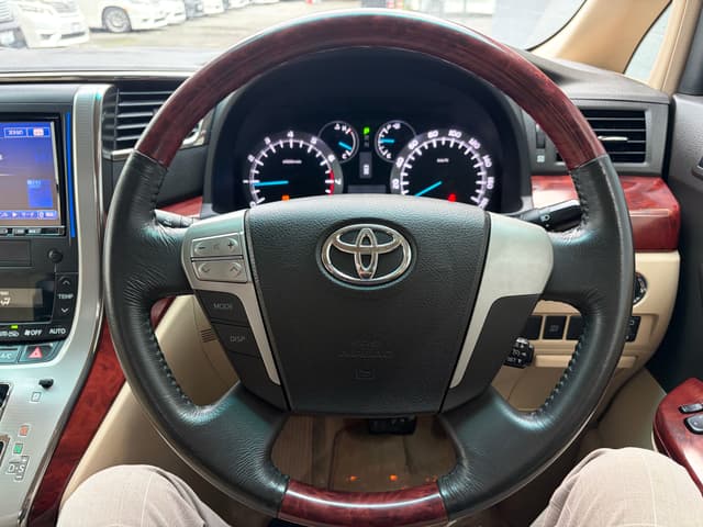 2010 Toyota Vellfire JDM car for sale — photo 14 of 21