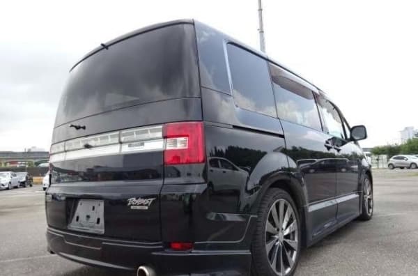 Mitsubishi Delica JDM car for sale — photo 3 of 6