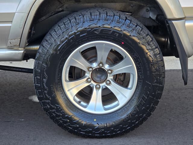 2000 Isuzu Bighorn JDM car for sale — photo 12 of 24