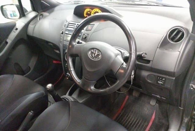 2007 Toyota Vitz JDM car for sale — photo 4 of 6