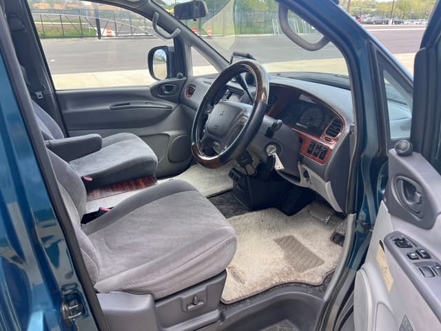 1998 Mitsubishi Delica JDM car for sale — photo 19 of 25