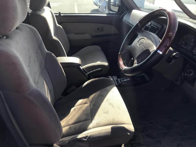 2000 Toyota Hilux Surf JDM car for sale — photo 6 of 12