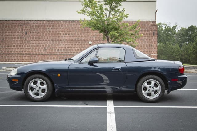 1999 Mazda Roadster (Eunos Roadster / MX-5) JDM car for sale — photo 5 of 14