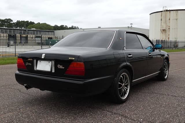 1992 Nissan Gloria JDM car for sale — photo 6 of 20