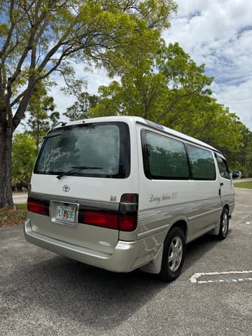 1997 Toyota HiAce JDM car for sale — photo 4 of 25