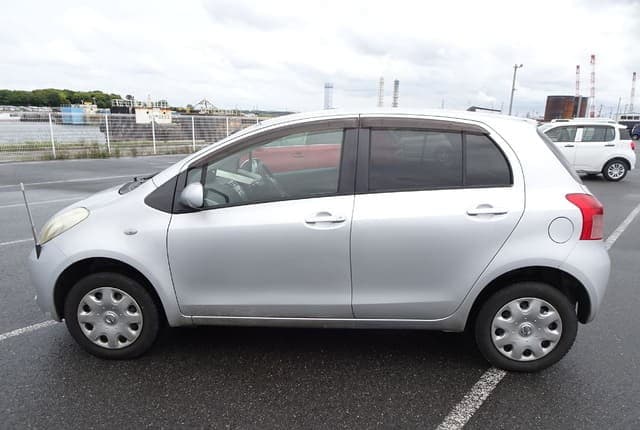 2005 Toyota Vitz JDM car for sale — photo 2 of 25