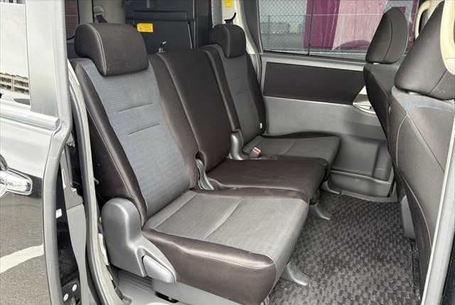 2008 Toyota Voxy JDM car for sale — photo 19 of 25