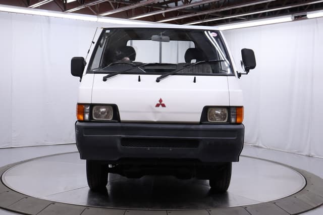 1997 Mitsubishi Delica JDM car for sale — photo 3 of 25