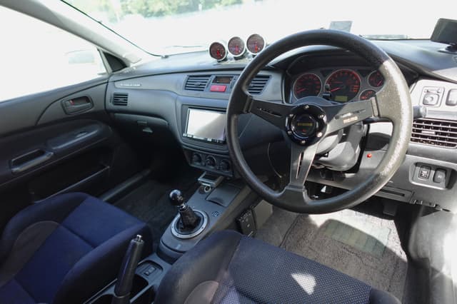 2001 Mitsubishi Lancer Evolution JDM car for sale — photo 11 of 15
