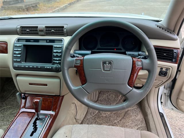 2003 Toyota Crown JDM car for sale — photo 11 of 16
