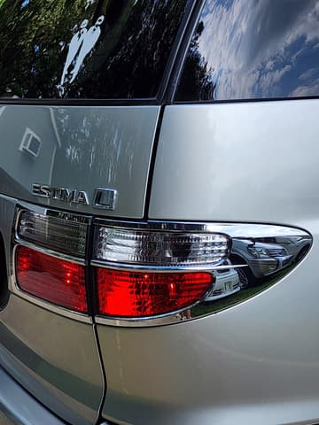 2001 Toyota Estima JDM car for sale — photo 8 of 25