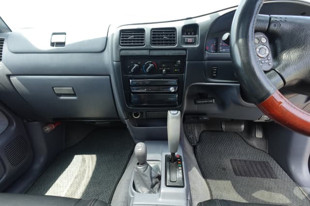 2000 Toyota Hilux JDM car for sale — photo 14 of 18