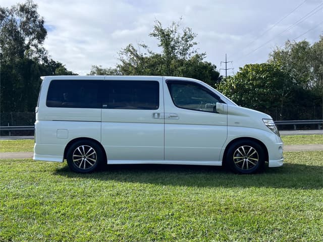 2004 Nissan Elgrand JDM car for sale — photo 5 of 16