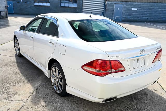 2010 Toyota Crown JDM car for sale — photo 8 of 22