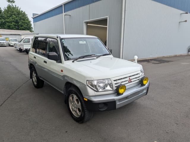 1999 Mitsubishi Pajero JDM car for sale — photo 2 of 18