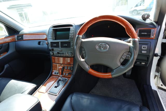 2000 Toyota Celsior JDM car for sale — photo 4 of 18