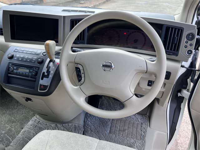 2003 Nissan Elgrand JDM car for sale — photo 11 of 16