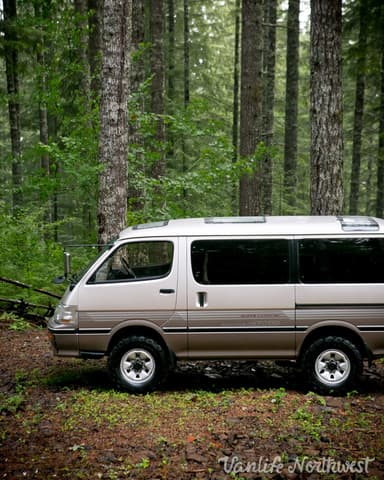1995 Toyota HiAce JDM car for sale — photo 11 of 25