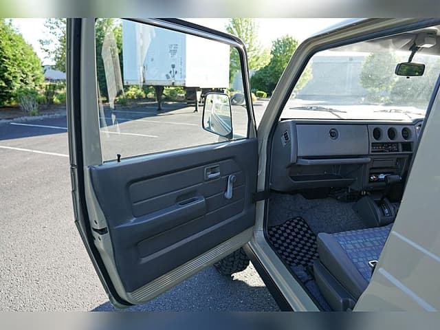 1997 Suzuki Jimny JDM car for sale — photo 18 of 24