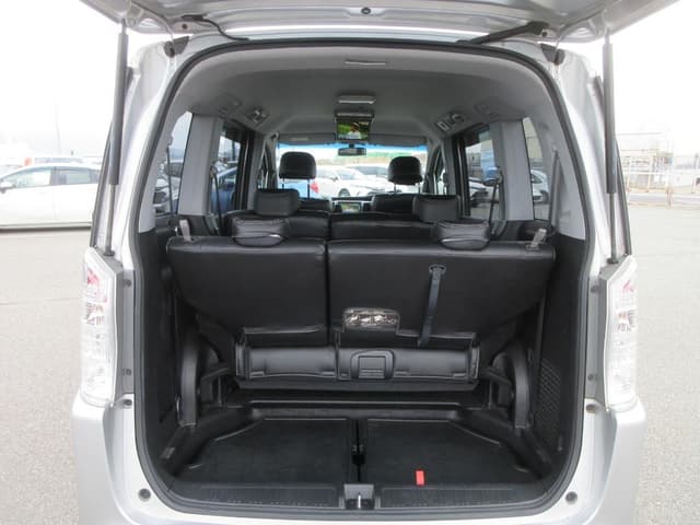 2012 Honda Stepwagon JDM car for sale — photo 9 of 25