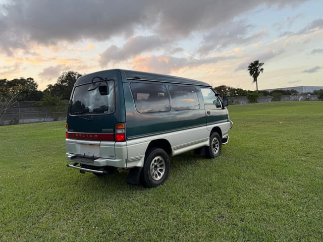 1996 Mitsubishi Delica JDM car for sale — photo 19 of 25