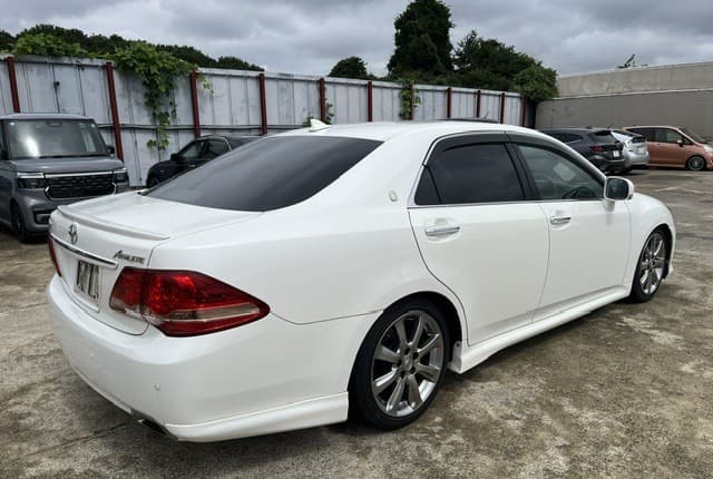 2009 Toyota Crown JDM car for sale — photo 4 of 25
