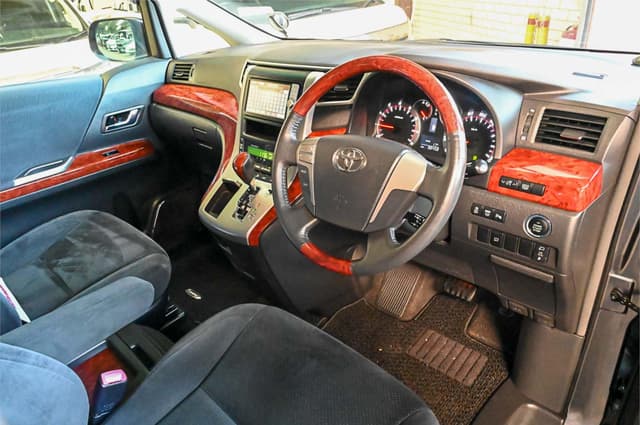 2011 Toyota Alphard JDM car for sale — photo 17 of 23