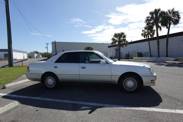 1998 Toyota Crown JDM car for sale — photo 14 of 21