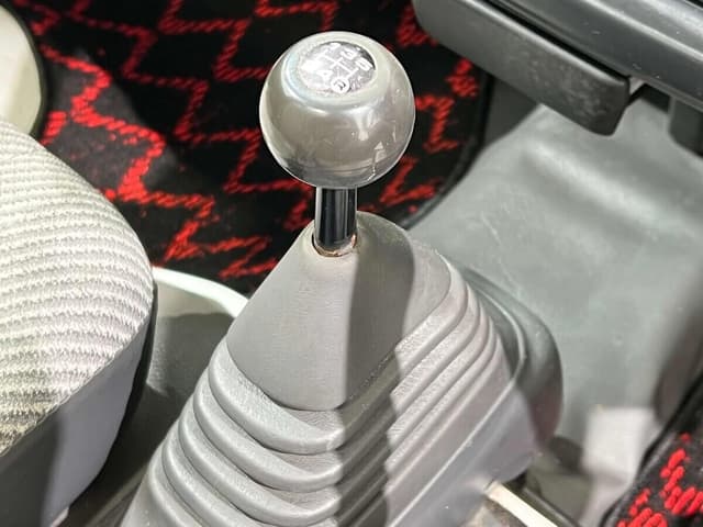 1998 Daihatsu Hijet JDM car for sale — photo 13 of 24