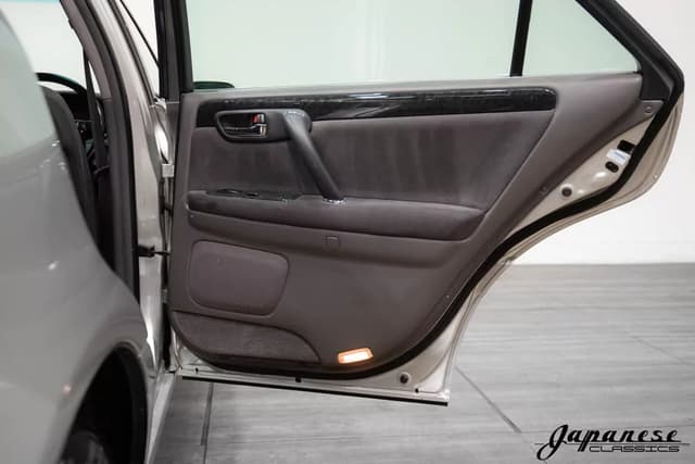 1998 Toyota Crown JDM car for sale — photo 22 of 25